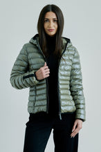 Load image into Gallery viewer, Elfy Vegan Down Short Jacket | Olive
